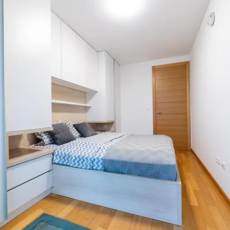 Nova Skenderijaskyline 2bdr With Balcony דירה סראייבו