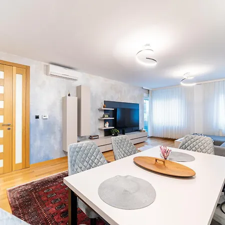 Nova Skenderijaskyline 2bdr With Balcony דירה סראייבו