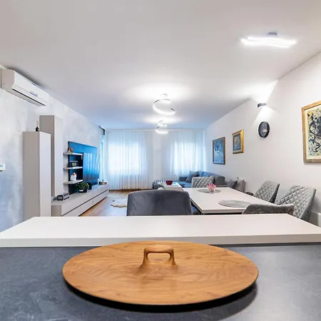 דירה Nova Skenderijaskyline 2bdr With Balcony